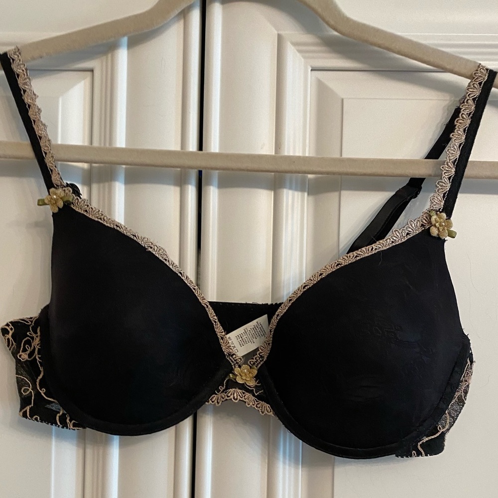 NWOT Piege Lingerie Bra Size 34B in Black with Cream Embroidery
